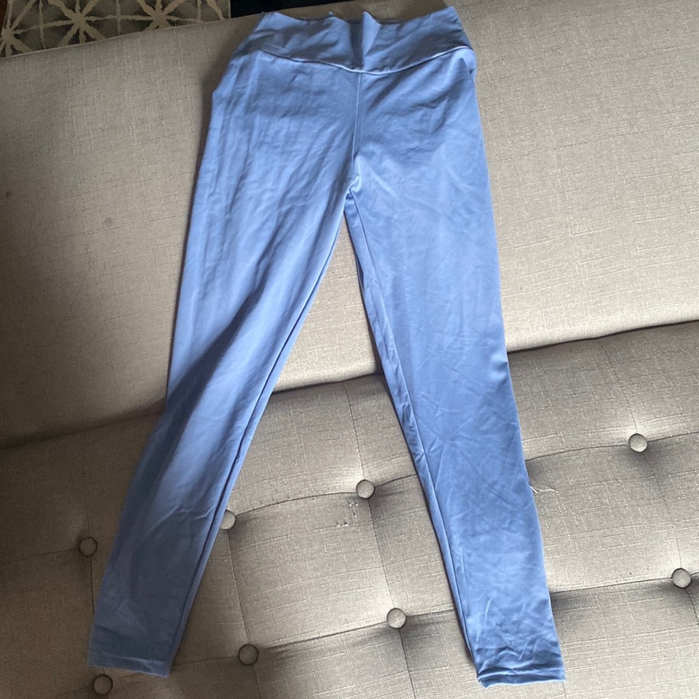 Light blue high waisted scrunched leggings